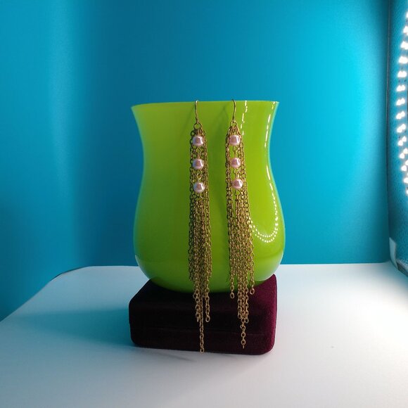 Pink pearl with fine chains dangle earrings - Picture 7 of 7